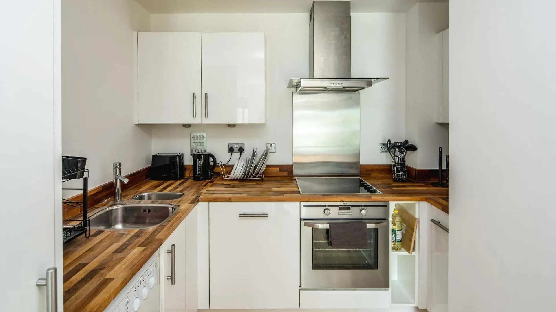 One Bedroom Apartment Near Central London With Private Balcony 0*,  United Kingdom