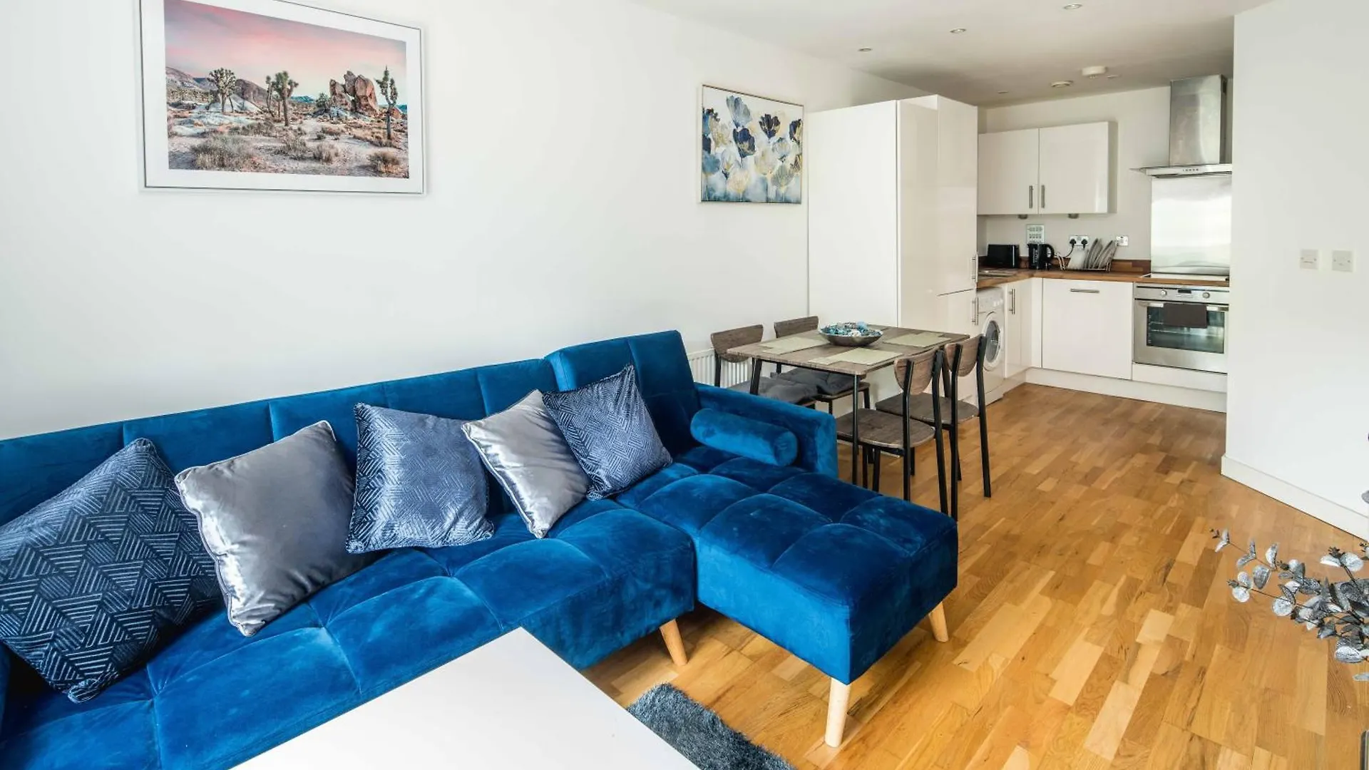 One Bedroom Apartment Near Central London With Private Balcony 0*,  United Kingdom